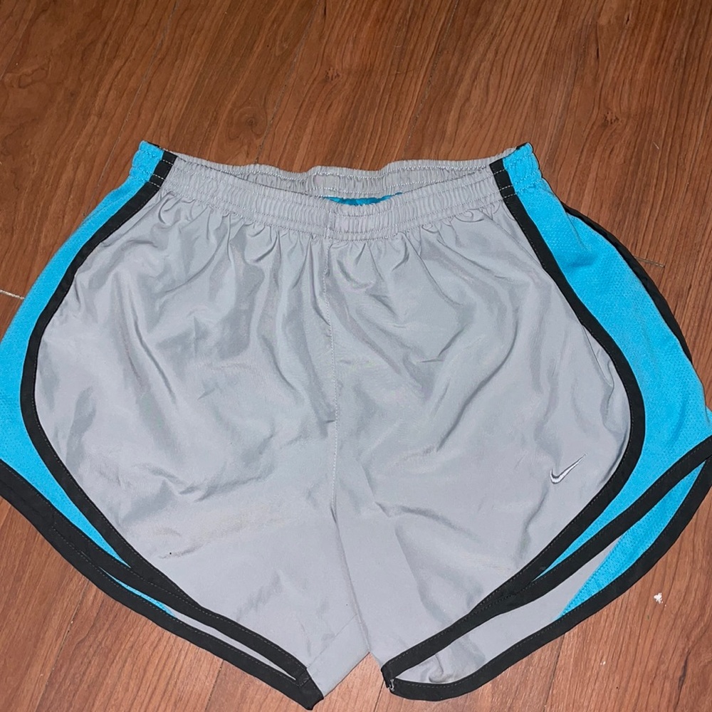 nike dri-fit shorts, women small